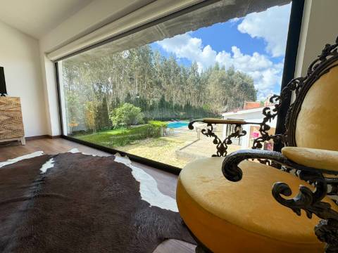 Duas Moradias Independentes em Amplo Terreno de 2171m² Disponíveis para Venda em Águeda