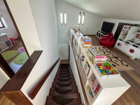 Duas Moradias Independentes em Amplo Terreno de 2171m² Disponíveis para Venda em Águeda