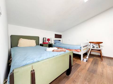 Duas Moradias Independentes em Amplo Terreno de 2171m² Disponíveis para Venda em Águeda