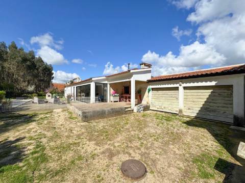 Duas Moradias Independentes em Amplo Terreno de 2171m² Disponíveis para Venda em Águeda
