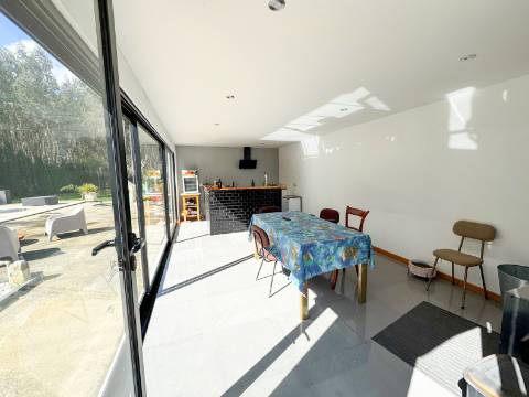 Duas Moradias Independentes em Amplo Terreno de 2171m² Disponíveis para Venda em Águeda