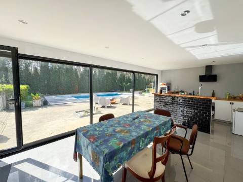 Duas Moradias Independentes em Amplo Terreno de 2171m² Disponíveis para Venda em Águeda