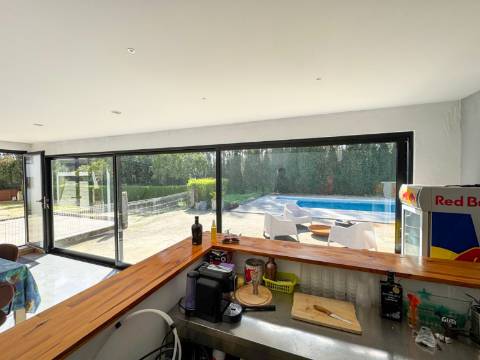 Duas Moradias Independentes em Amplo Terreno de 2171m² Disponíveis para Venda em Águeda