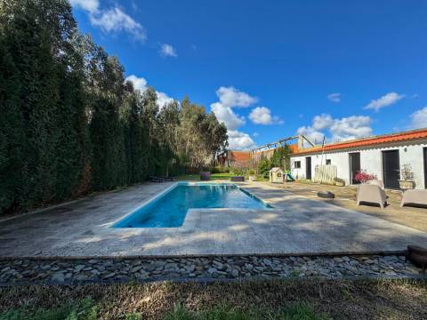 Duas Moradias Independentes em Amplo Terreno de 2171m² Disponíveis para Venda em Águeda