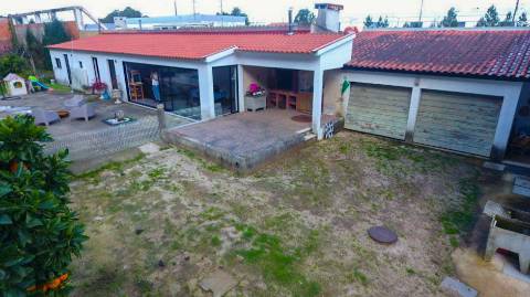 Duas Moradias Independentes em Amplo Terreno de 2171m² Disponíveis para Venda em Águeda