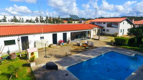 Duas Moradias Independentes em Amplo Terreno de 2171m² Disponíveis para Venda em Águeda