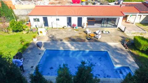 Duas Moradias Independentes em Amplo Terreno de 2171m² Disponíveis para Venda em Águeda