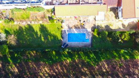 Duas Moradias Independentes em Amplo Terreno de 2171m² Disponíveis para Venda em Águeda