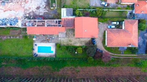 Duas Moradias Independentes em Amplo Terreno de 2171m² Disponíveis para Venda em Águeda