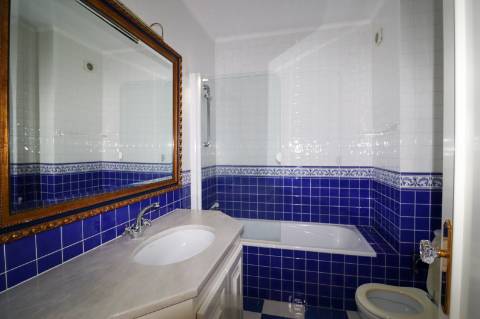 Apartamento T4 em condomínio fechado disponível para venda