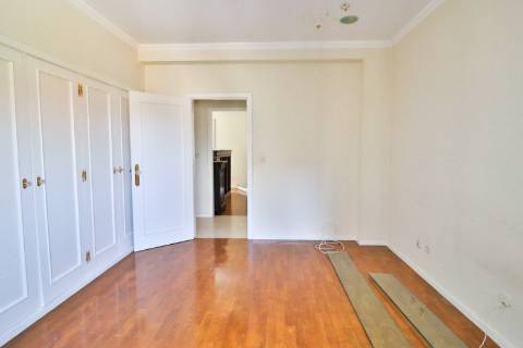 Apartamento T4 em condomínio fechado disponível para venda