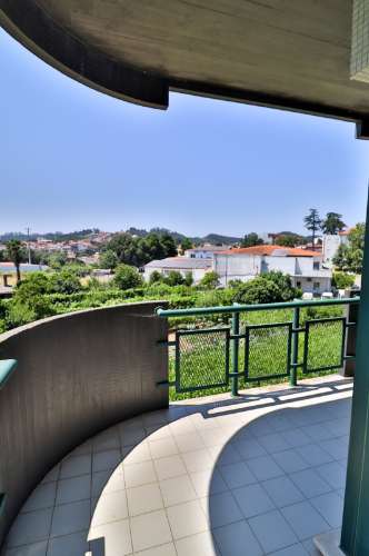 Apartamento T4 em condomínio fechado disponível para venda