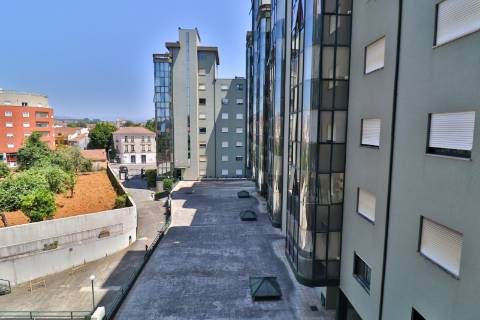 Apartamento T4 em condomínio fechado disponível para venda