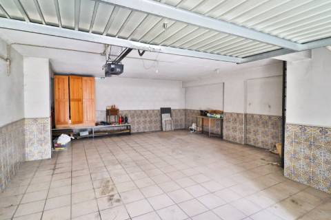 Apartamento T4 em condomínio fechado disponível para venda