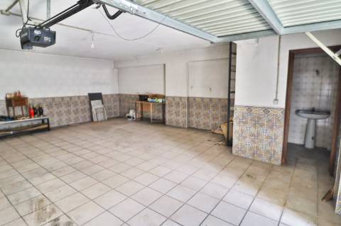 Apartamento T4 em condomínio fechado disponível para venda