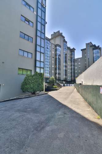 Apartamento T4 em condomínio fechado disponível para venda