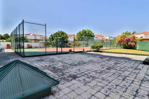 Apartamento T4 em condomínio fechado disponível para venda