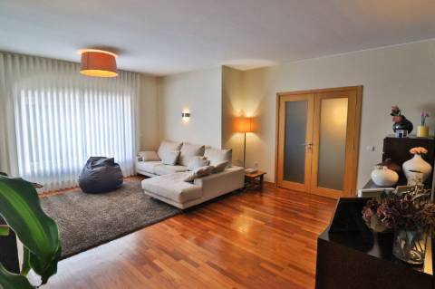 Moradia Geminada T4 disponível para venda em Barrô