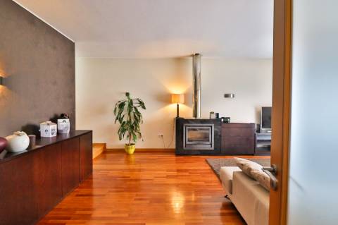 Moradia Geminada T4 disponível para venda em Barrô