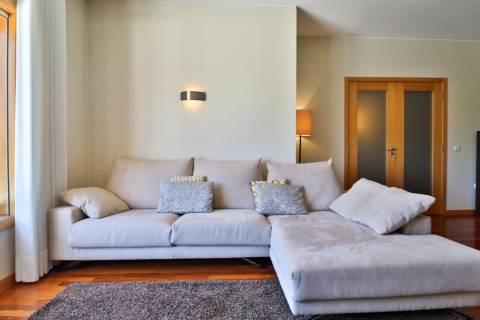 Moradia Geminada T4 disponível para venda em Barrô