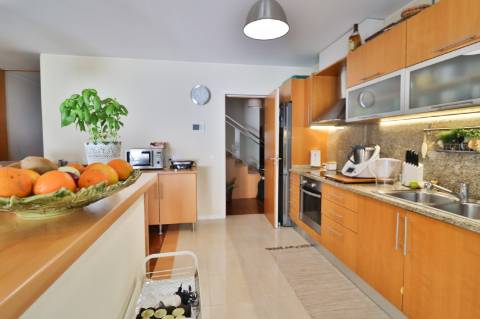 Moradia Geminada T4 disponível para venda em Barrô