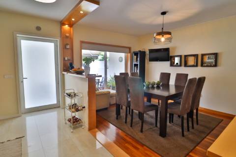 Moradia Geminada T4 disponível para venda em Barrô