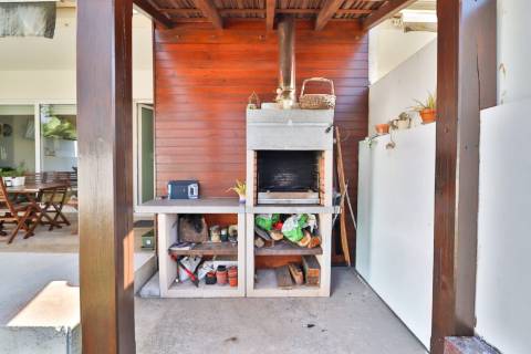 Moradia Geminada T4 disponível para venda em Barrô