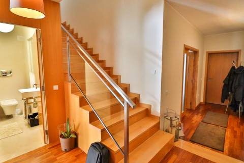 Moradia Geminada T4 disponível para venda em Barrô