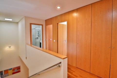 Moradia Geminada T4 disponível para venda em Barrô