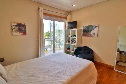 Moradia Geminada T4 disponível para venda em Barrô