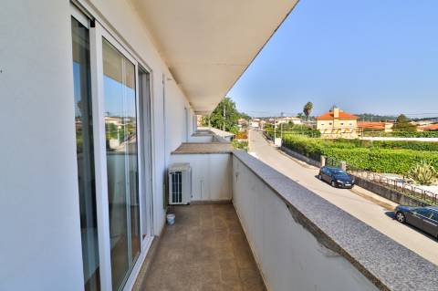 Moradia Geminada T4 disponível para venda em Barrô