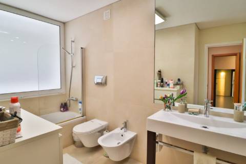 Moradia Geminada T4 disponível para venda em Barrô