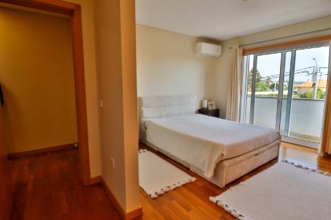 Moradia Geminada T4 disponível para venda em Barrô