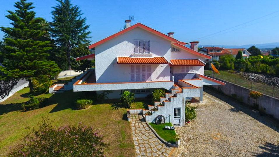 Moradia T6 disponível para venda a 5 minutos do centro de Águeda