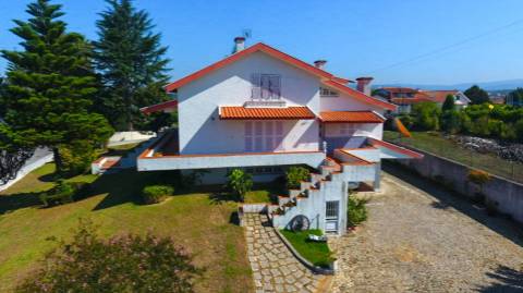 Moradia T6 disponível para venda a 5 minutos do centro de Águeda