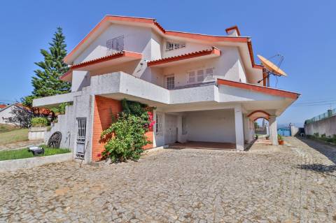 Moradia T6 disponível para venda a 5 minutos do centro de Águeda