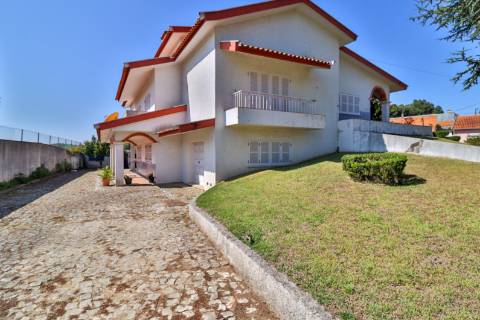 Moradia T6 disponível para venda a 5 minutos do centro de Águeda