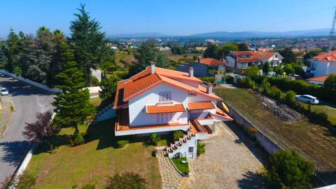 Moradia T6 disponível para venda a 5 minutos do centro de Águeda