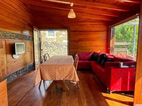 Moradia T2 disponível para arrendamento em Sernada do Préstimo