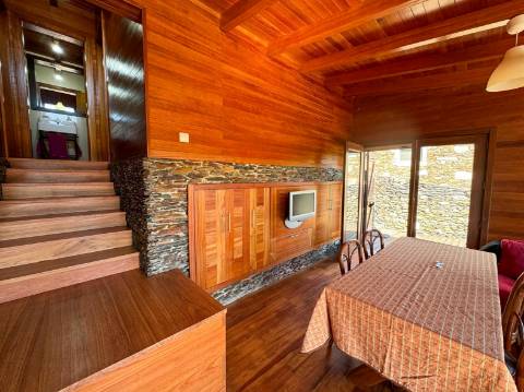 Moradia T2 disponível para arrendamento em Sernada do Préstimo