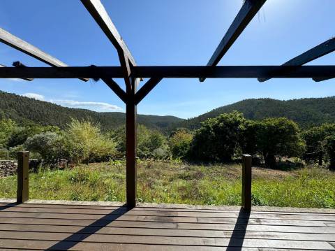 Moradia T2 disponível para arrendamento em Sernada do Préstimo