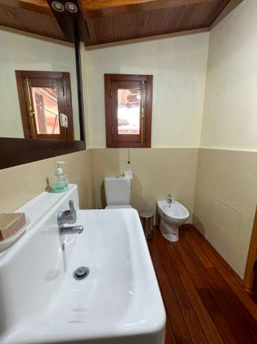 Moradia T2 disponível para arrendamento em Sernada do Préstimo