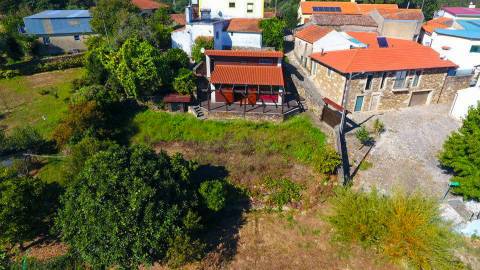 Moradia T2 disponível para arrendamento em Sernada do Préstimo