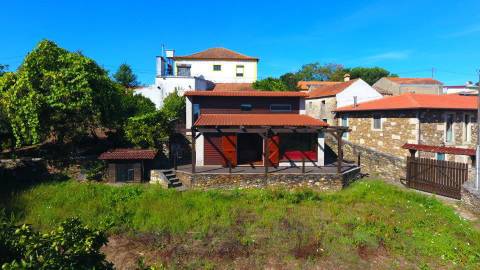 Moradia T2 disponível para arrendamento em Sernada do Préstimo