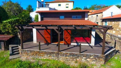 Moradia T2 disponível para arrendamento em Sernada do Préstimo