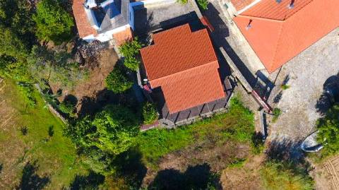 Moradia T2 disponível para arrendamento em Sernada do Préstimo