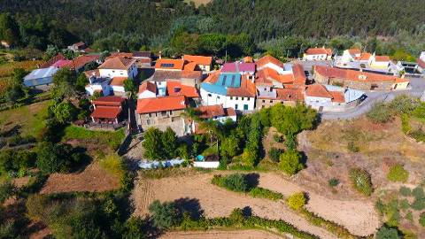 Moradia T2 disponível para arrendamento em Sernada do Préstimo