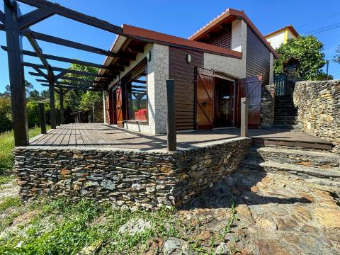 Moradia T2 disponível para arrendamento em Sernada do Préstimo