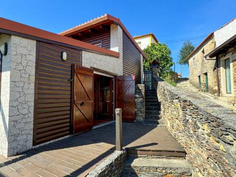 Moradia T2 disponível para arrendamento em Sernada do Préstimo