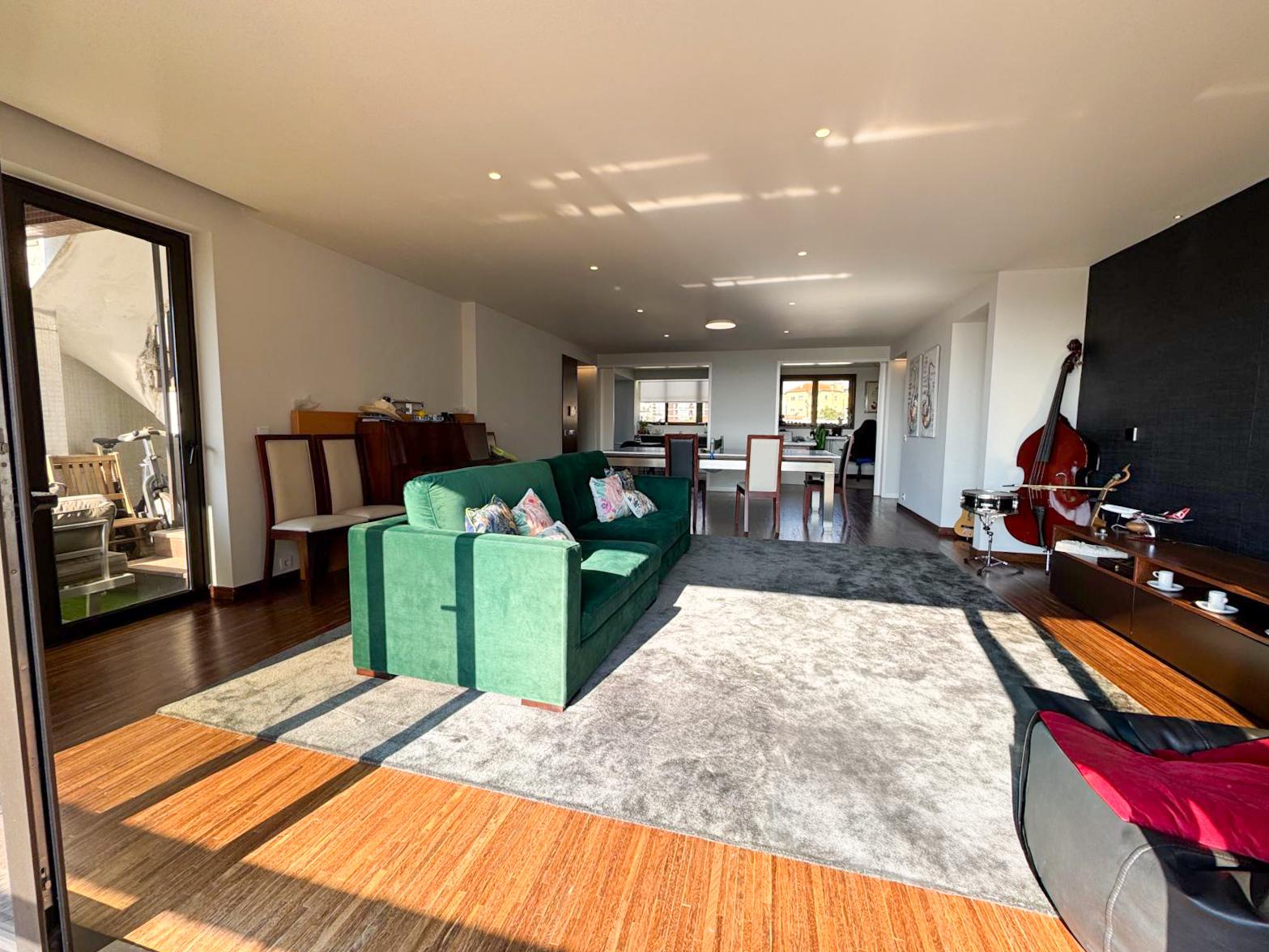 Apartamento T3 de Luxo no 6.º Andar | Terraços Exclusivos | Estacionamento e Arrumos